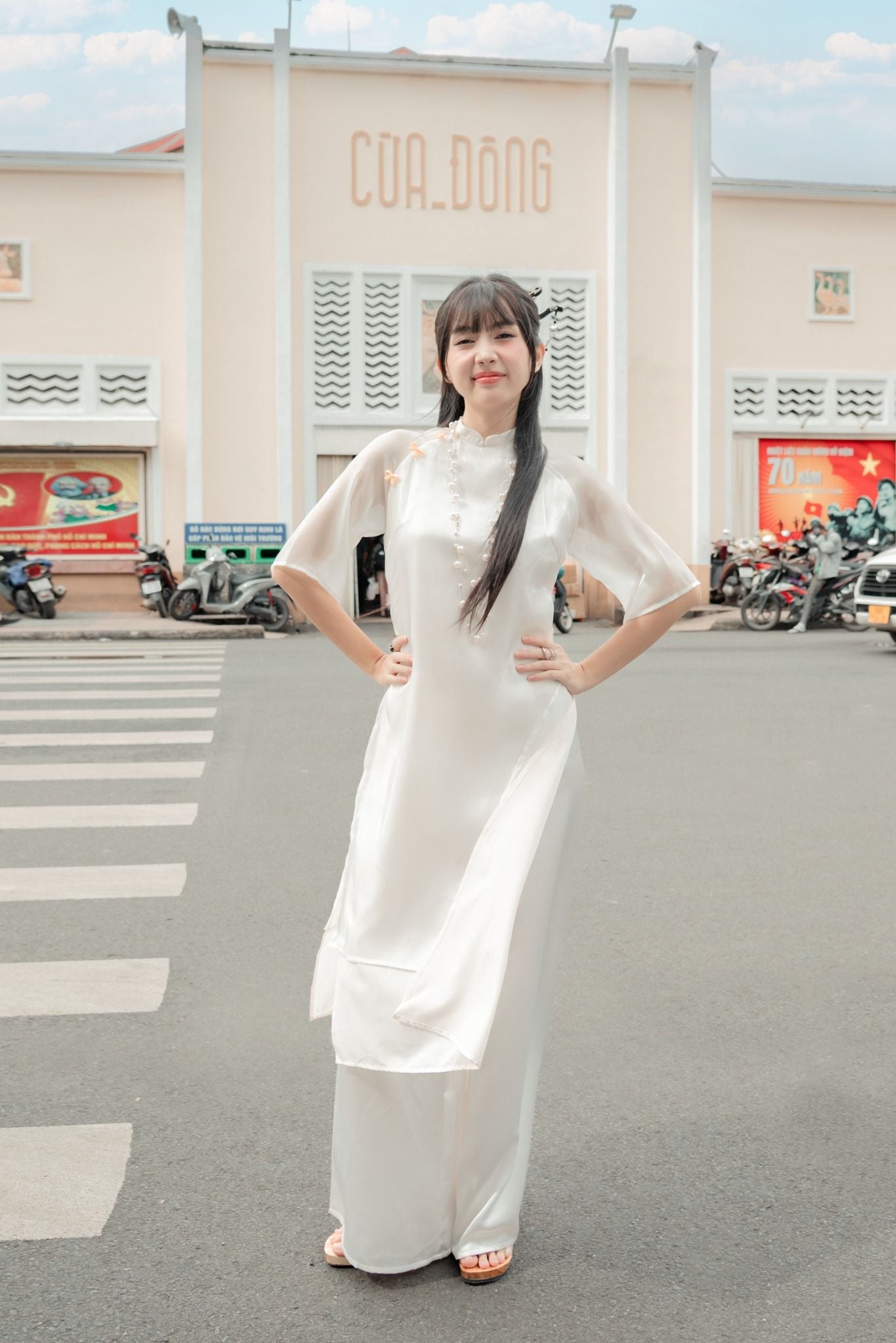  Quần Áo Dài Nữ MADMIND - Màu Trắng 