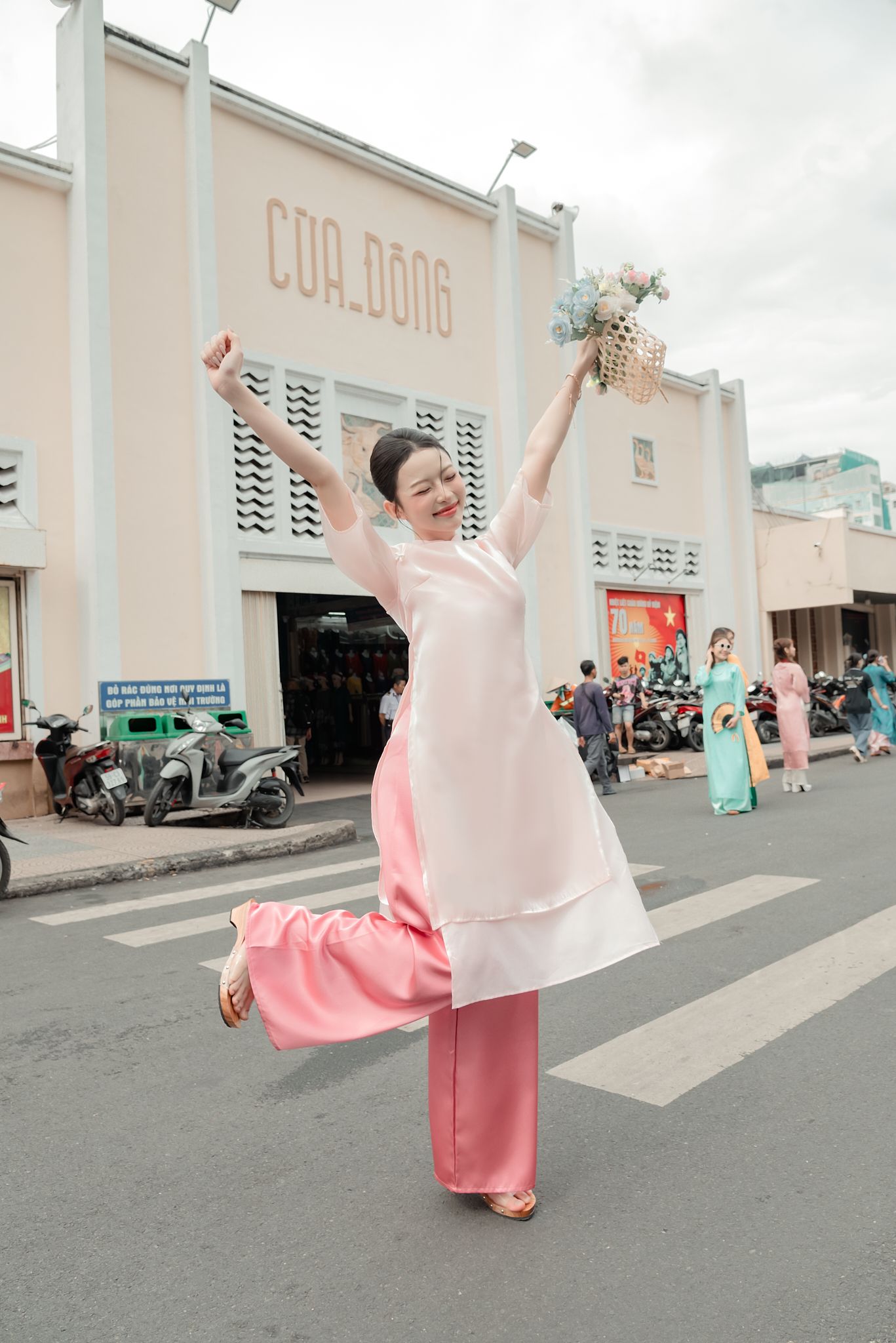  Áo Dài Cách Tân Nữ Yên Hoa MADMIND - Màu Hồng 