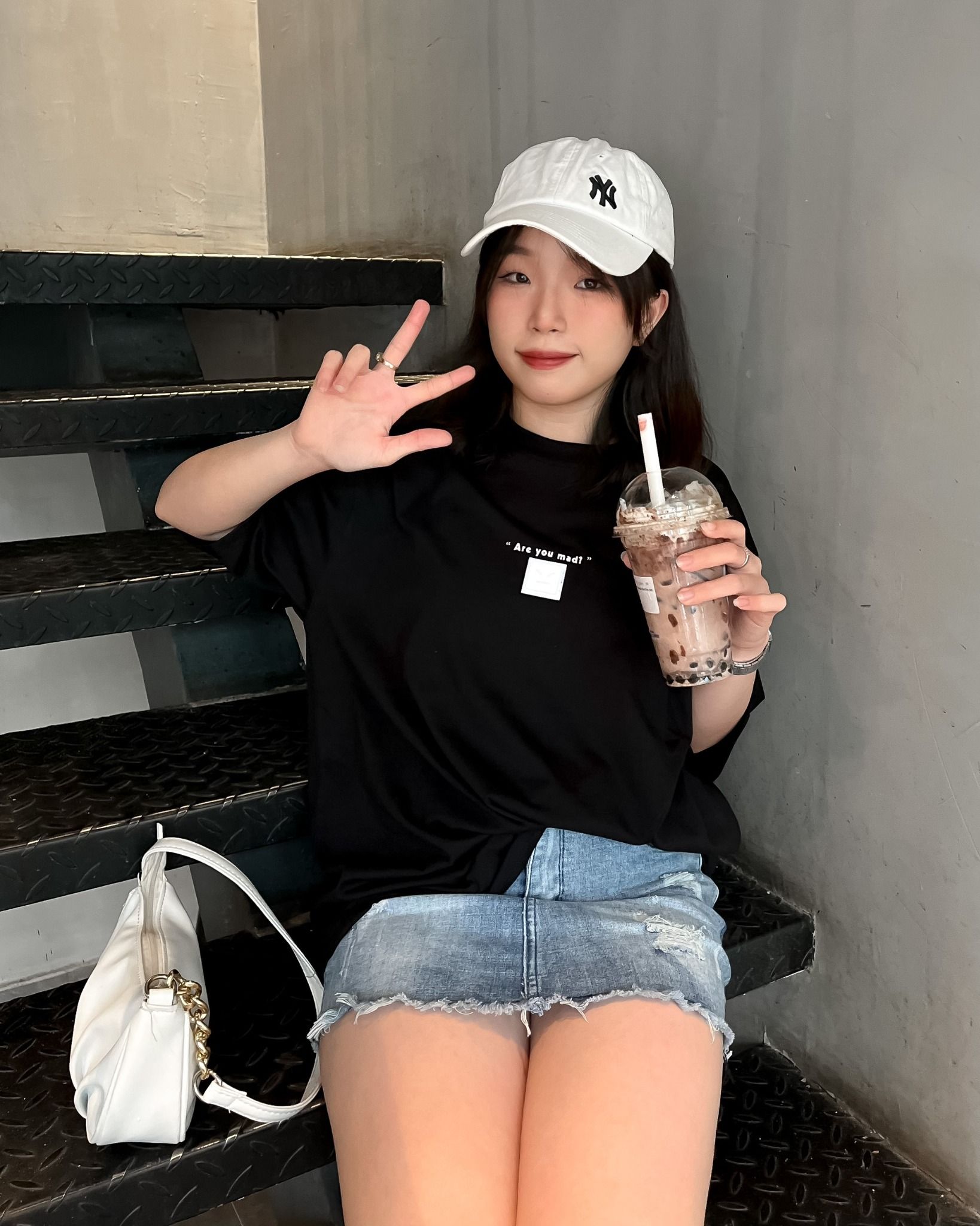  Áo Thun Are U Mad Madmind Màu Đen 