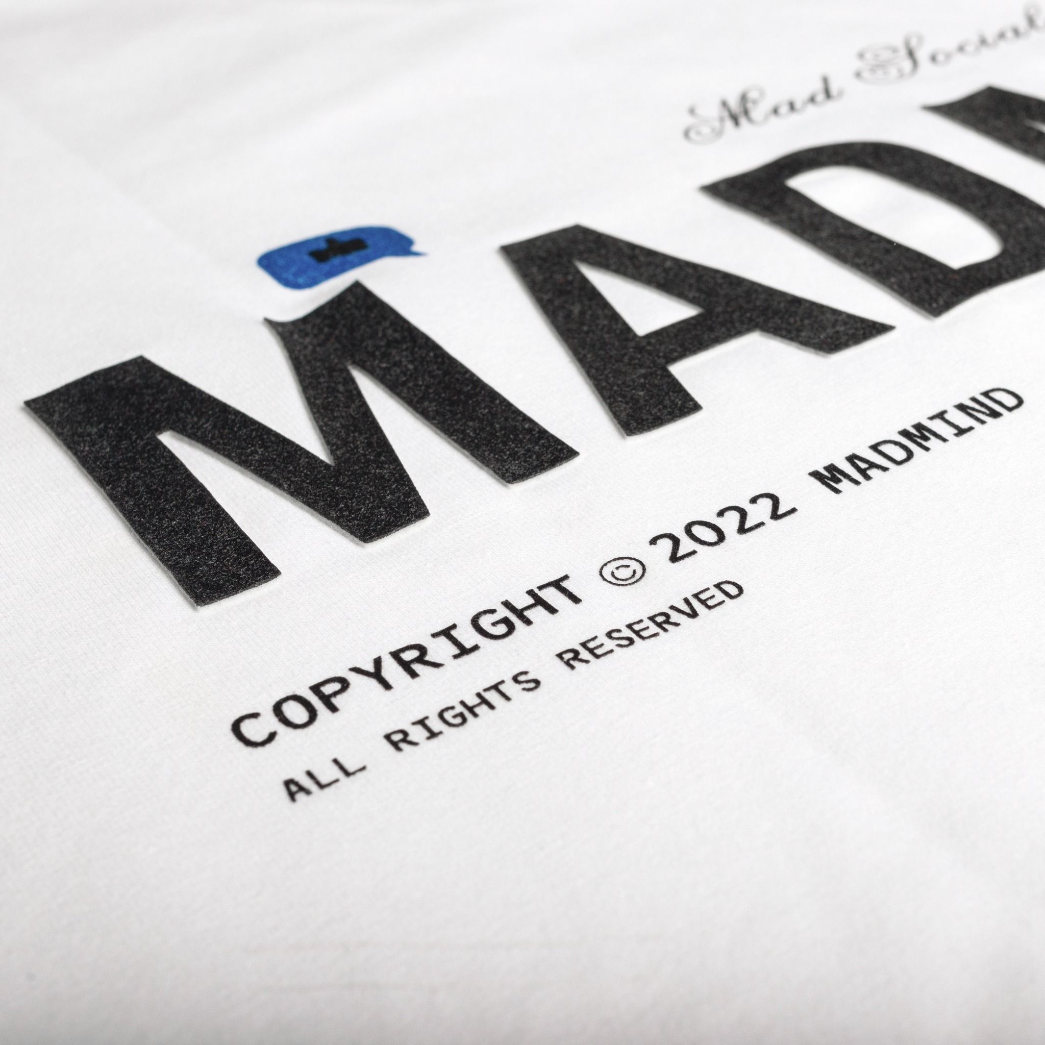  Áo Thun Essential Madmind Màu Trắng, In Cao, Logo Lấp Lánh 