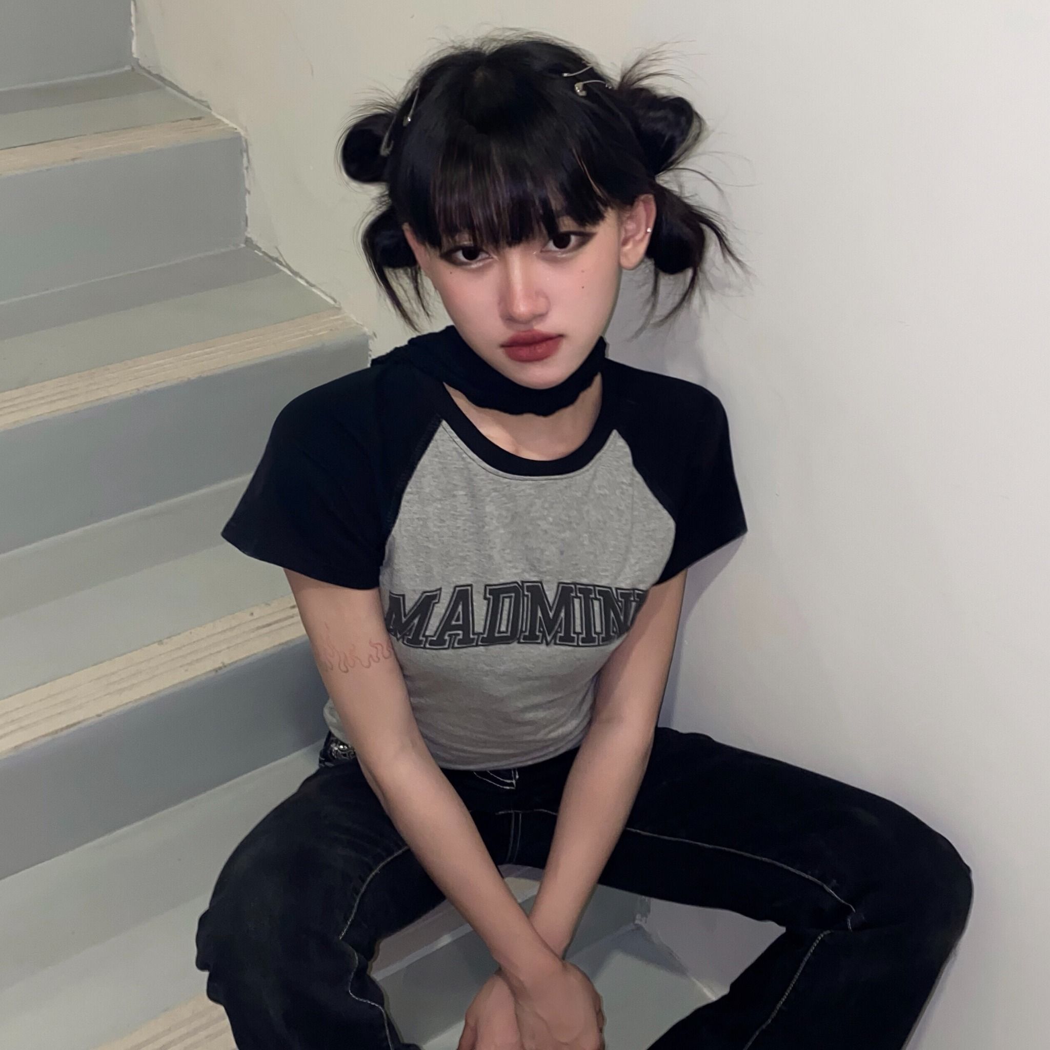  Áo Thun Nữ Cotton Raglan Logo Madmind Form Ôm Body Màu Xám Phối Tay Đen 