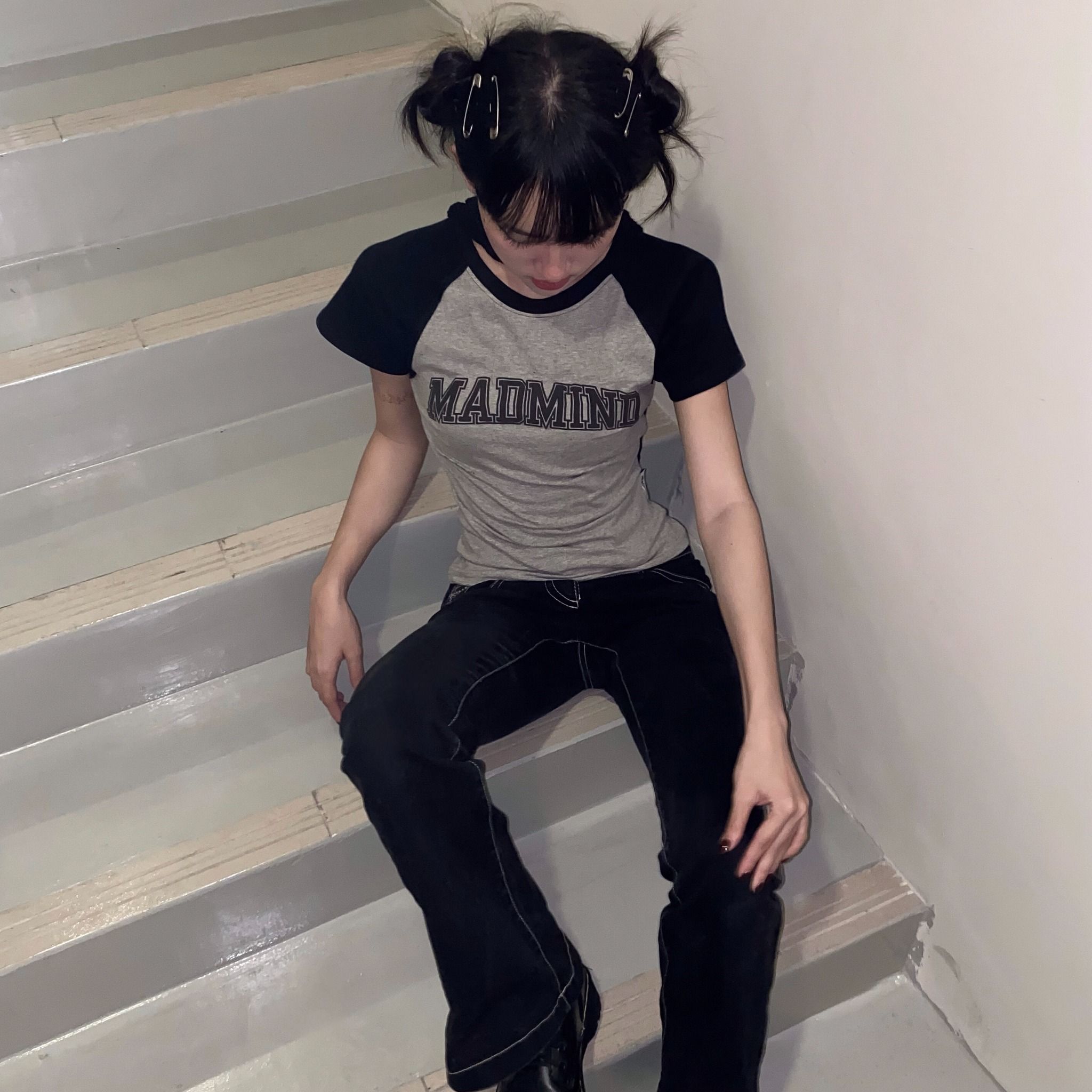  Áo Thun Nữ Cotton Raglan Logo Madmind Form Ôm Body Màu Xám Phối Tay Đen 