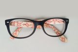  Gọng kính màu đen Rayban chuẩn xịn. Gọng kính nhiều năm tuổi. Gọng đẹp chất thời trang. 