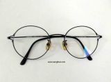  Gọng kính titanium dáng tròn màu đen Sophỉa Loren (made in korea). (Độ mới hơn 90%). 