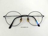  Gọng kính titanium dáng tròn màu đen Sophỉa Loren (made in korea). 