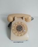  Điện thoại màu kem quay số cổ điển ITT của Mỹ thập niên 70. 