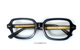  Gọng kính màu đen dáng vuông Gucci (Made in Italy). Gọng dáng rất chất lịch lãm 