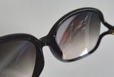  Kính râm nữ màu đen Vivienne Westwood hàng xuất Hàn Quốc. 