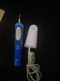  Bàn chải đánh răng điện Braun 