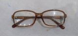  Gọng kính màu nâu dáng cổ điển chất hàng từ nước ngoài không rõ thương hiệu. 