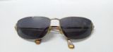  Kính râm mát cổ Gucci. Kính nhiều năm tuổi, tròng kính đẹp, gần như không xước mấy. 