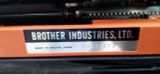  Máy đánh chữ Brother màu da cam hiếm gặp, xứng đáng trong bộ sưu tập. 