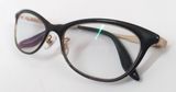  Gọng kính Jins dáng mắt mèo. Gọng chất, càng có hoa văn đẹp 