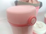  Hộp cơm 3 ngăn giữ nhiệt Thermos thương hiệu Nhật Bản có túi xách đi kèm. Hộp cơm đã qua sử dụng còn tốt. 