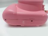  Máy ảnh dạng lấy ngay màu hồng Instax của Fujifilm. 