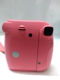  Máy ảnh dạng lấy ngay màu hồng Instax của Fujifilm. 