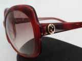  Kính râm cổ điển Gucci màu vân đá đỏ. Kính đẹp đầm chất. Gọng cân đối, đêo ôm chắc chắn 