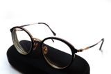  Gọng kính mầu đen và màu vàng tây nội địa Nhật Bản (Phiên bản giới hạn). 