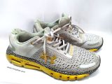  Giày thể thao Under Armour size 41 chuẩn xịn. Giày sạch đẹp, đế đẹp. Giày không bong chóc, keo nguyên bản. 