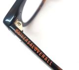  Gọng kính màu mai rùa Universal Overall của thương hiệu nổi tiếng Paris Miki. 