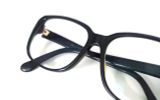  Gọng kính cổ điển màu đen ENA OSCAR. Gọng hàng chục năm tuổi vẫn bền tốt. 