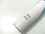  Bàn chải đánh răng điện Braun màu xanh trắng (Dạng sạc). 