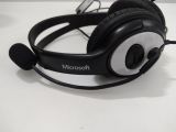  Tai nghe màu đen có micro sử dụng zắc cắm USB Microsoft LX-3000. 