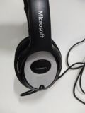  Tai nghe màu đen có micro sử dụng zắc cắm USB Microsoft LX-3000. 