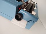  Máy đánh chữ màu xanh dương Oliverti Studio 46 sản xuất tại Tây Ban Nha (Made in Spain) khoảng 50 năm tuổi. 