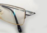  Gọng kính titanium nửa viền màu bạch kim mạ vàng 18K. 