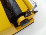  Máy đánh chữ màu vàng thập niên 60 Tippa của Hà Lan (Made in Holland). 