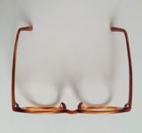  Gọng kính màu mai rùa Jins đẹp như mới. Gọng chất màu cổ điển, sang trọng. 