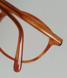  Gọng kính màu mai rùa Jins đẹp như mới. Gọng chất màu cổ điển, sang trọng. 