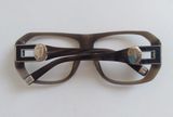  Gọng kính màu vân đá TRUSSARDI thương hiệu Ý. Gọng bản to, đeo ôm chắc chắn. 