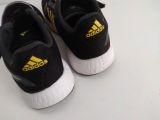  Giày thể thao màu đen cho trẻ em Adidas size 29 tương đương 17.5cm. 