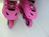  Patin màu hồng trắng Flying Eagle size 28 co giãn 32 (Tầm chân size 26 vẫn đi tốt). 