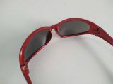  Kính râm dáng thể thao Carp màu đỏ tía thương hiệu Nhật. Kính đẹp, độ mới 90%. 
