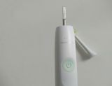  Bàn chải dánh răng điện màu trắng Philips Sonicare. Bàn chải hoạt động tốt 