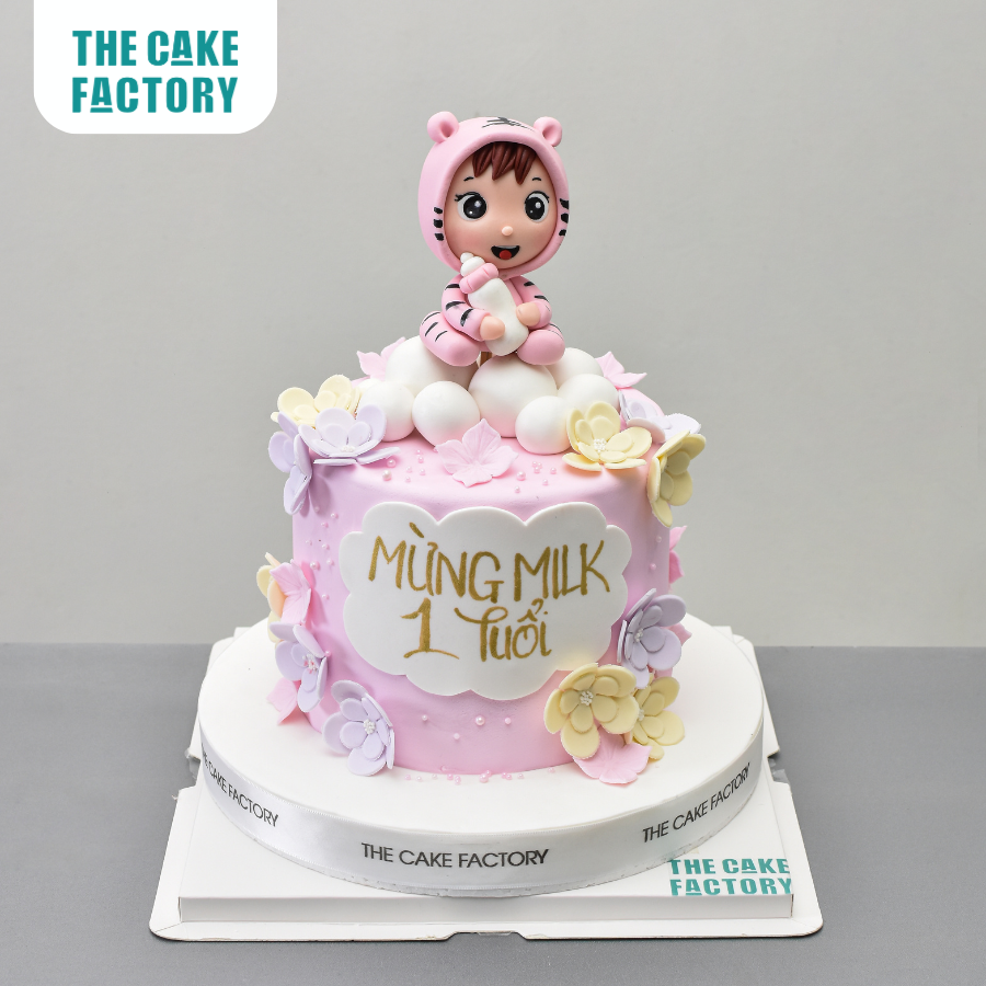  Bánh fondant bé gái tuổi hổ hồng nền hoa 