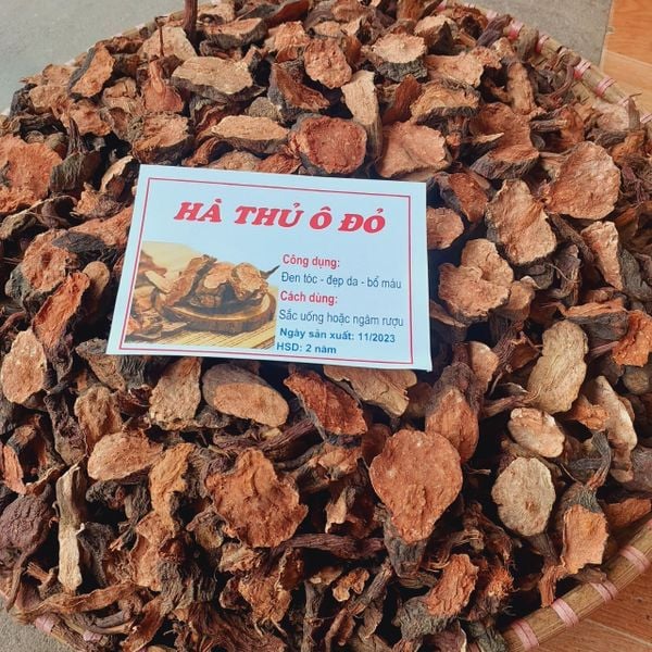Hà thủ ô khô loại 1 chưa chế đỗ đen