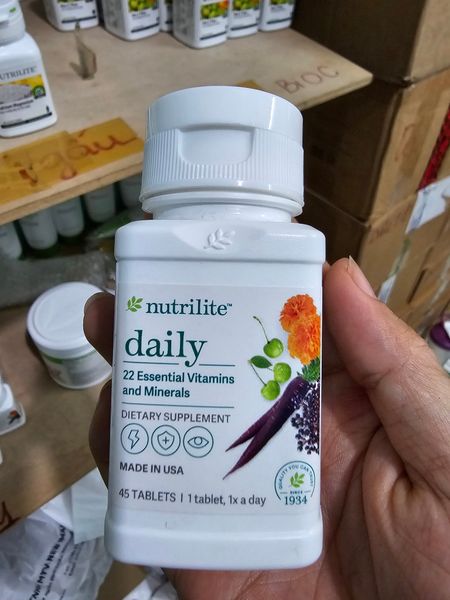 Giá bán 239k Nutrilite Vitamin Daily Amway