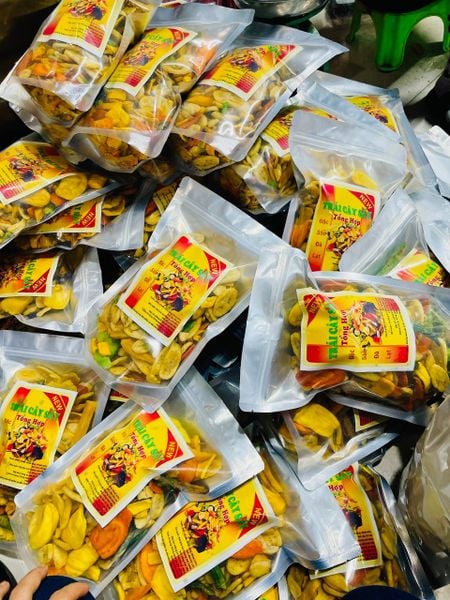 Trái cây sấy thập cẩm giòn tan nguyên cánh không nát