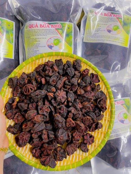 Quả bứa rừng khô