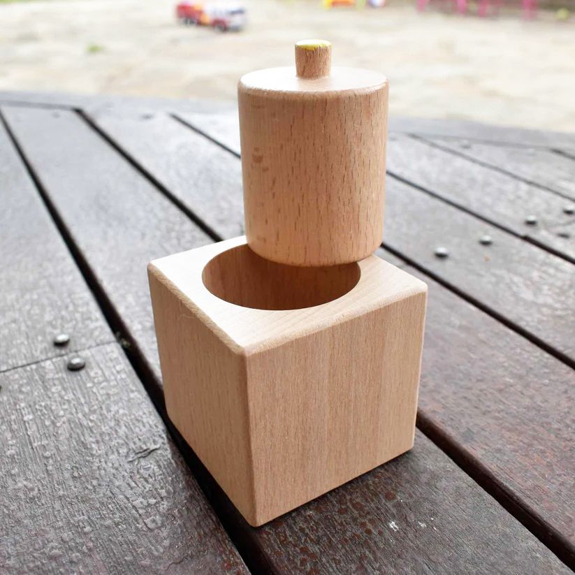 Trụ gỗ cầm nắm giúp phát triển vận động tinh - Đồ chơi Montessori