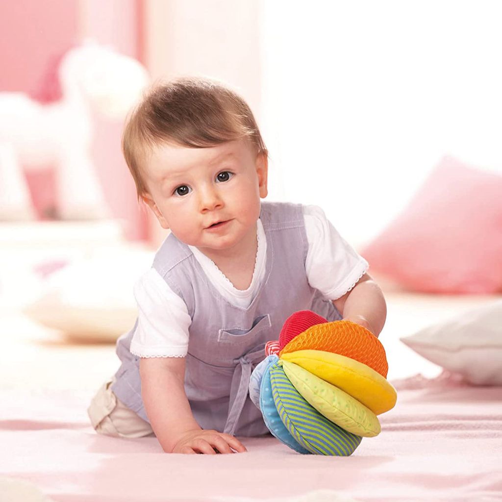 Quả bóng màu sắc trong Hộp đồ chơi Xem Xét của Kinderlove cho bé 7-8 tháng tuổi