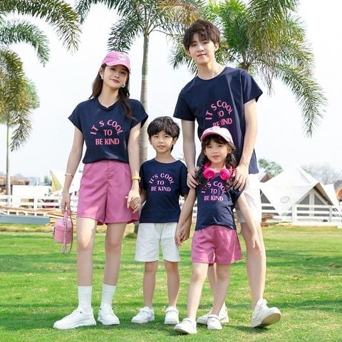 Áo gia đình Familylove - đồ gia đình in chữ IT'S COOL TO BE KIND sắc màu chất liệu cotton 100%