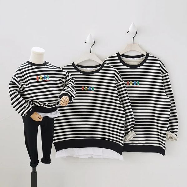 Áo sweater gia đình Familylove - Áo sweater sọc trắng đen họa tiết gấu Good Vibes chất liệu nỉ da cá cao cấp