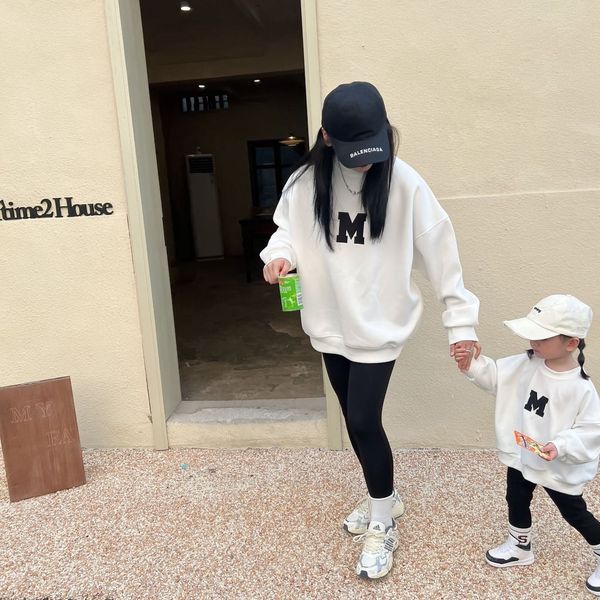 Áo Gia Đình Thu Đông Familylove -Mẫu Gia Đình Thu Đông Sweater Họa Tiết Chữ M Xinh Xắn Chất Liệu Nỉ Da Cá Cao Cấp