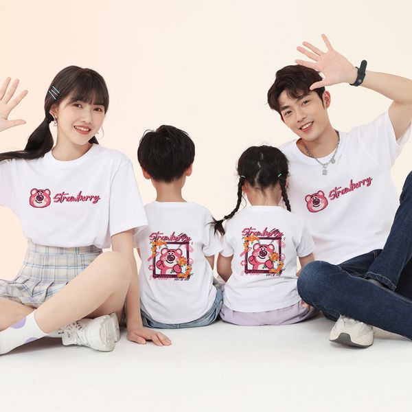 Áo gia đình Familylove - đồ gia đình họa tiết chú gấu dâu Strawberry đáng yêu chất liệu cotton 100%