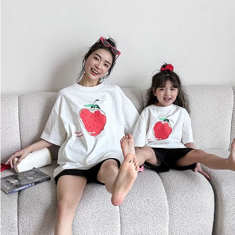 Áo Đôi Mẹ Bé Familylove - Mẫu đôi mẹ và bé họa tiết trái dâu đáng yêu Chất Cotton 100 Cao Cấp